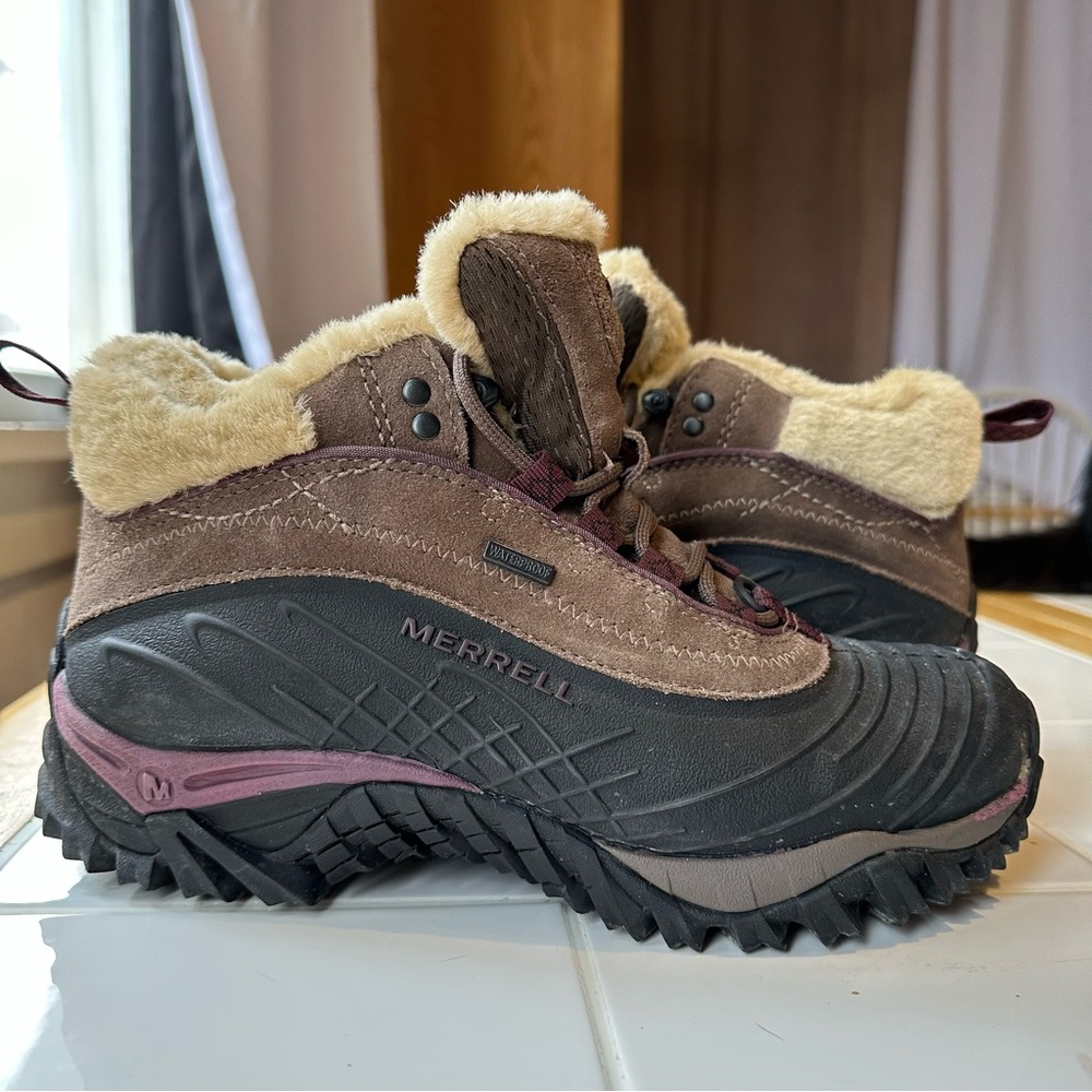 Merrill IsothermMid Waterproof Hiking Boot